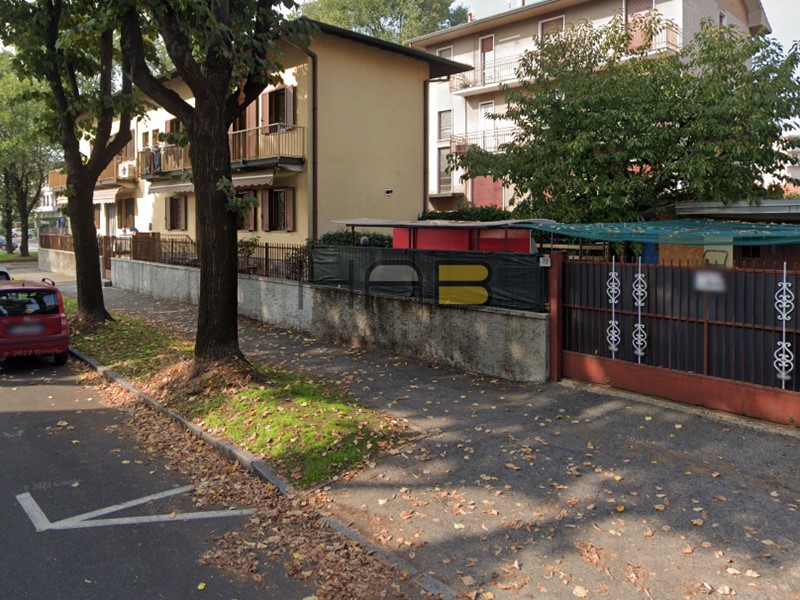 Casa Semi Indipendente in Vendita a Busto Arsizio, 170'000€, 140 m², con Box