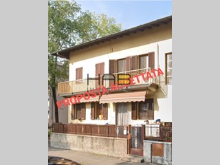 Casa Semi Indipendente in Vendita a Busto Arsizio, 170'000€, 140 m², con Box