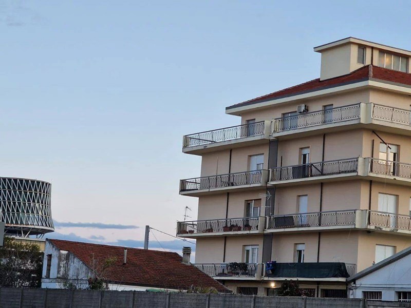 Appartamento in Vendita a Pescara, zona VIA TIBURTINA VALERIA, 430'000&euro;, 530 m², con Box