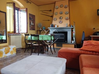 Villa bifamiliare in Vendita a Massa, 160'000€, 64 m², arredato