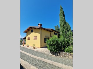 Villa in Vendita a Aulla, 400'000€, 180 m²