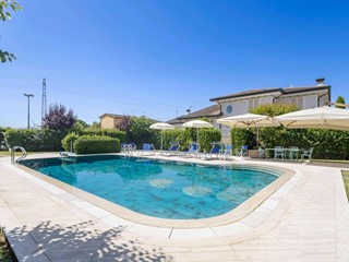 Villa in Vendita a Fucecchio, 1'200'000€, 750 m², arredato, con Box