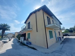 Quadrilocale in Vendita a Camaiore, zona Capezzano Pianore, 250'000&euro;, 95 m², arredato
