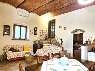 Casale in Vendita a Poggibonsi, 320'000€, 155 m²