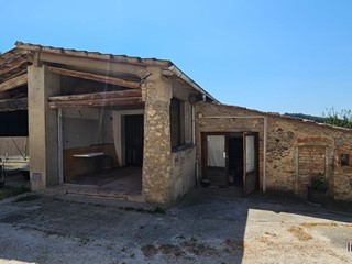 Casale in Vendita a Poggibonsi, 120'000€, 165 m²