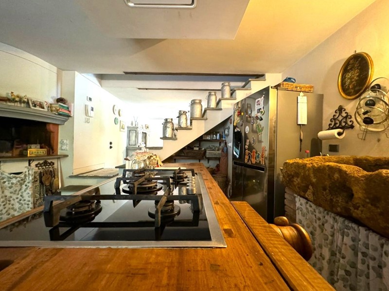 Casa Indipendente in Vendita a Vaiano, 495'000€, 230 m²