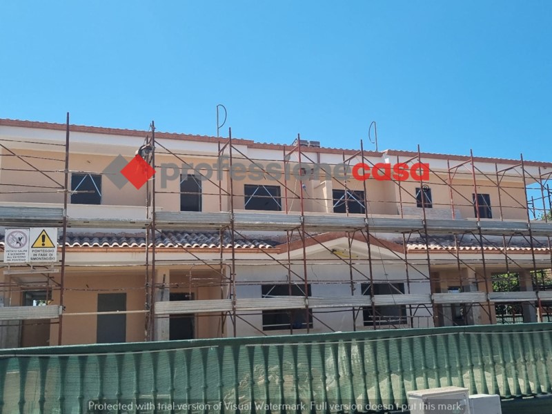 Villetta a schiera in Vendita a Pomezia, zona Martin Pescatore, 270'000€, 90 m²