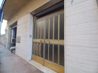 Immobile commerciale in Vendita a Monopoli, zona SEMICENTRALE, 120'000€, 165 m²