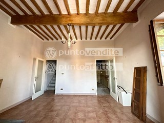 Casa Indipendente in Vendita a Lucca, zona Santa Maria a Colle, 75'000€, 70 m²