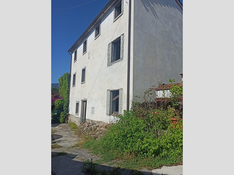 Casa Semi Indipendente in Vendita a Capannori, zona San Ginese, 90'000€, 150 m²