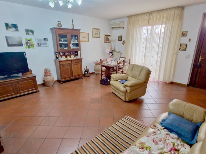 Villetta a schiera in Vendita a Calci, zona La Gabella, 325'000€, 230 m², con Box