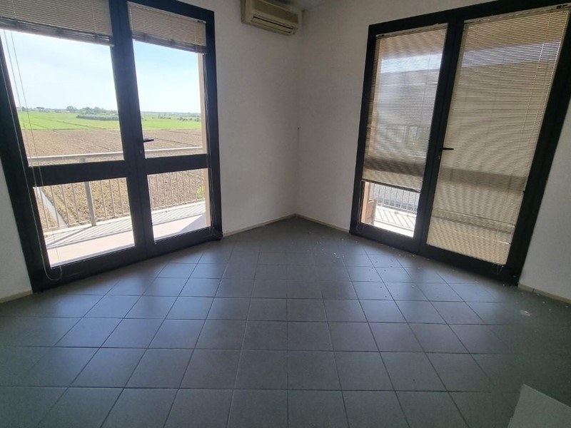 Ufficio in Vendita a San Giuliano Terme, zona San Martino a Ulmiano, 130'000€, 110 m²
