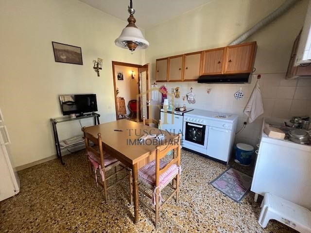 Quadrilocale in Vendita a Colle di Val D'Elsa, 150'000€, 92 m², con Box