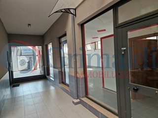 Negozio in Vendita a Messina, 295'000€, 230 m²