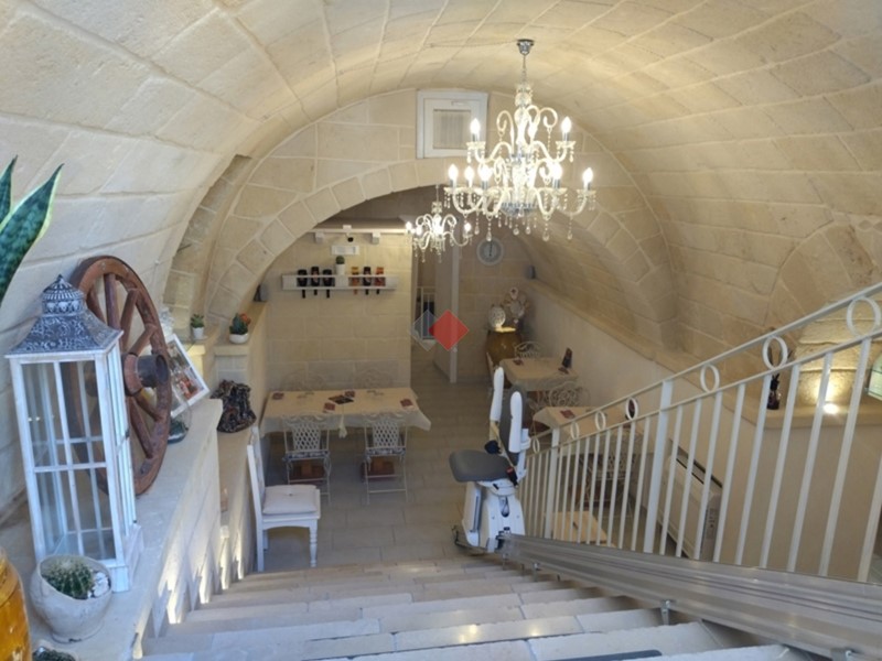 Negozio in Vendita a Grottaglie, 140'000€, 85 m², arredato