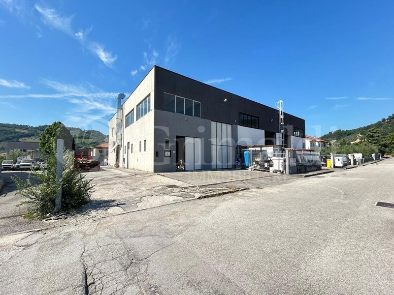 Capannone in Vendita a Castelplanio, 145'000€, 295 m²