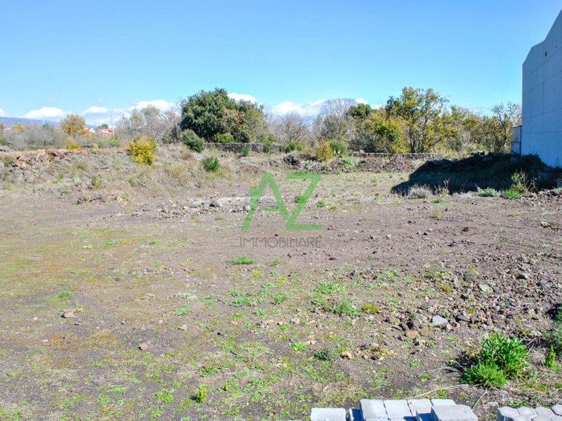 Terreno industriale in Vendita a Aci Sant'Antonio, zona Lavinaio, 199'000€, 3000 m²