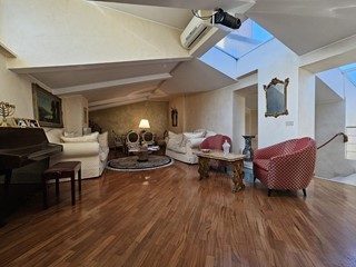 Attico in Vendita a Siena, 630'000€, 150 m²