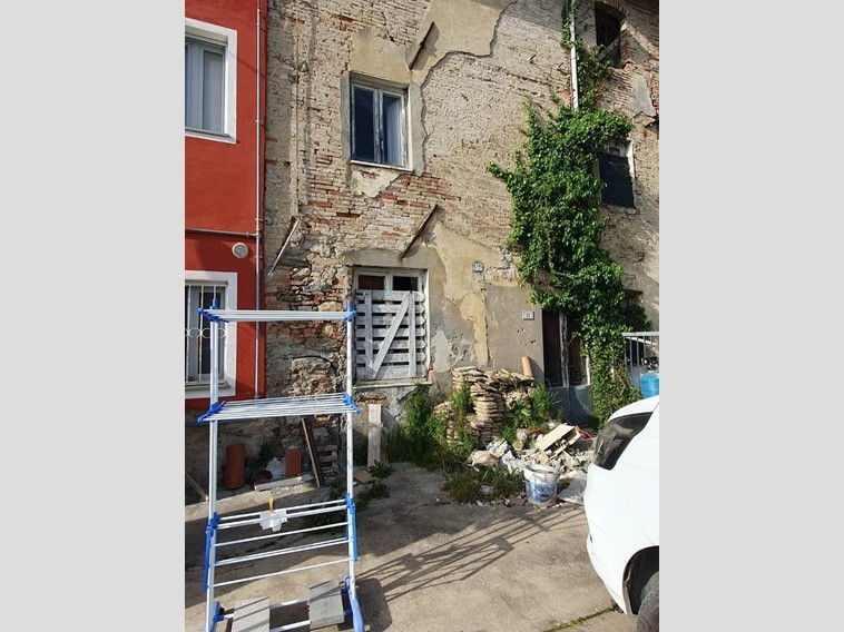 Casa Indipendente in Vendita a Porcari, zona Padule, 37'000€, 200 m²