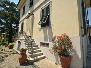 Villa in Vendita a Lucca, zona San Concordio Contrada, 645'000€, 280 m², con Box