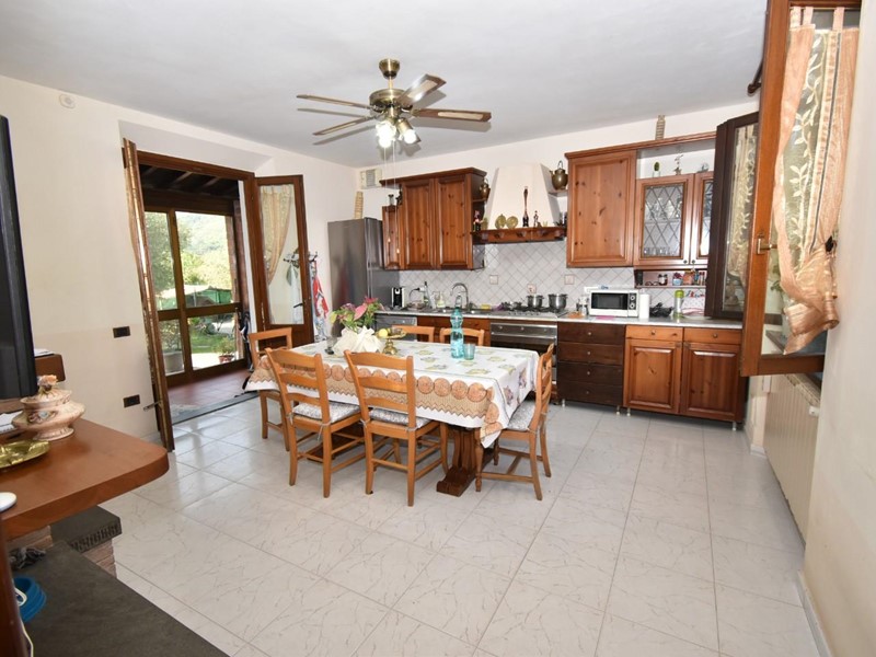 Villa in Vendita a San Giuliano Terme, zona Molina di Quosa, 380'000€, 180 m², con Box