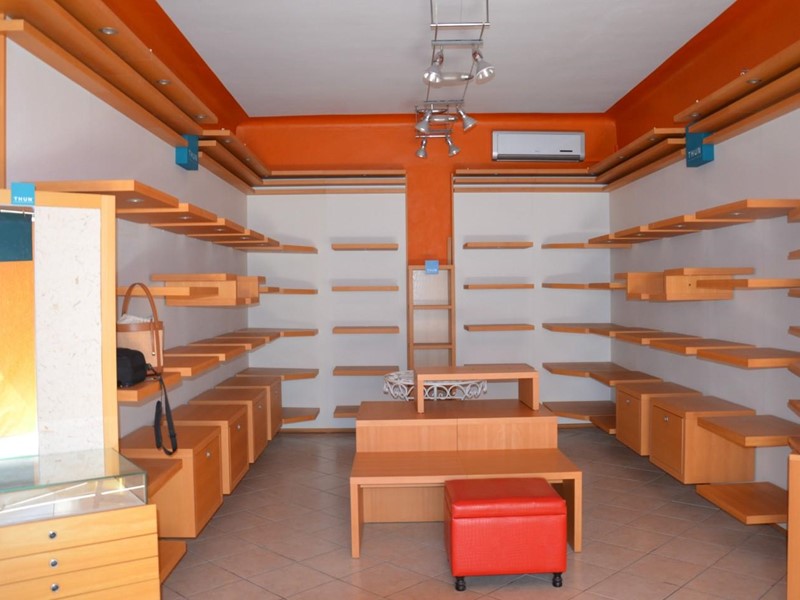 Immobile commerciale in Affitto a Vecchiano, 500€, 85 m²