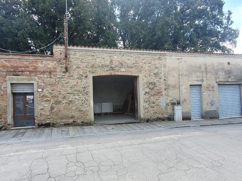Immobile commerciale in Vendita a Peccioli, zona Fabbrica, 20'000€, 36 m²