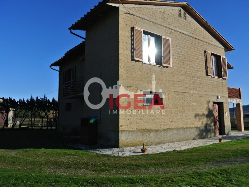 Villa in Vendita a Colle di Val D'Elsa, zona Collalto, 300'000&euro;, 155 m², con Box