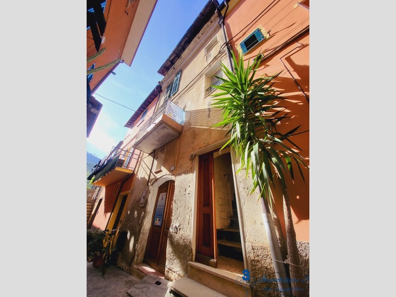 Casale in Vendita a Villanova d'Albenga, 120'000€, 130 m²
