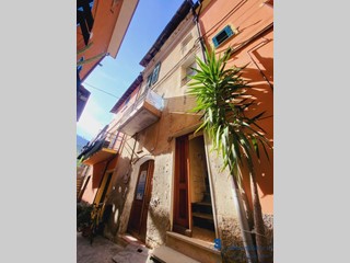 Casale in Vendita a Villanova d'Albenga, 120'000€, 130 m²