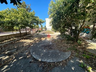 Attività commerciale in Vendita a Monteparano, 250'000€, 780 m²