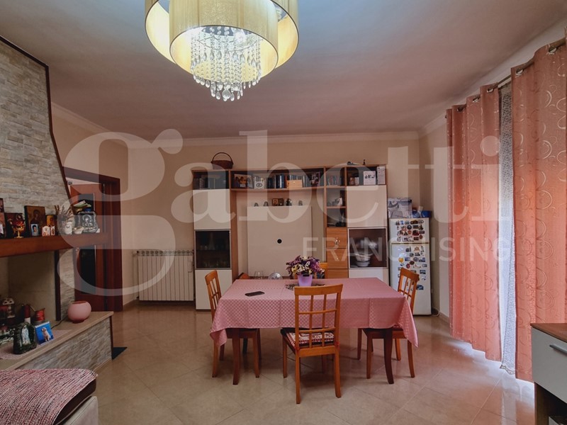 Appartamento in Vendita a Melissano, 118'000€, 150 m², arredato