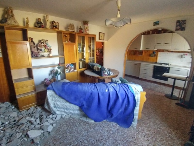 Casa Indipendente in Vendita a Zocca, 135'000€, 200 m², con Box