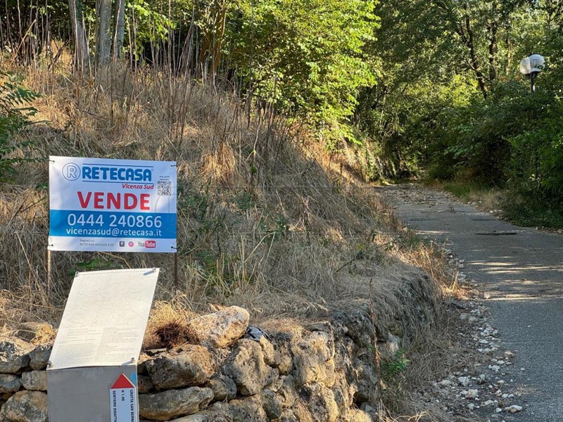 Terreno edificabile in Vendita a Barbarano Mossano, 105'000&euro;, 1300 m²