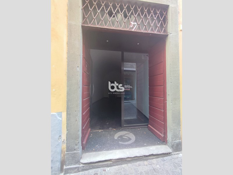 Ufficio in Affitto a Sarnico, 500€, 38 m²