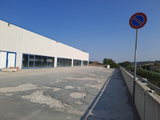 Immobile commerciale in Affitto a Martinsicuro, 1'200&euro;, 300 m²