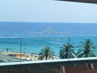 Appartamento in Vendita a Savona, 790'000&euro;, 152 m², arredato, con Box