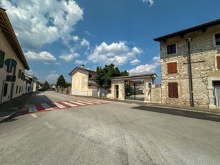 Villetta a schiera in Vendita a Chiopris Viscone, 98'000€, 107 m², con Box