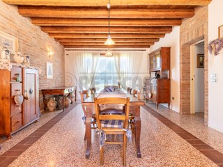 Villa in Vendita a Carmignano di Brenta, 890'000€, 650 m², con Box