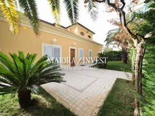 Casa Indipendente in Vendita a San Benedetto del Tronto, 830'000€, 350 m², con Box