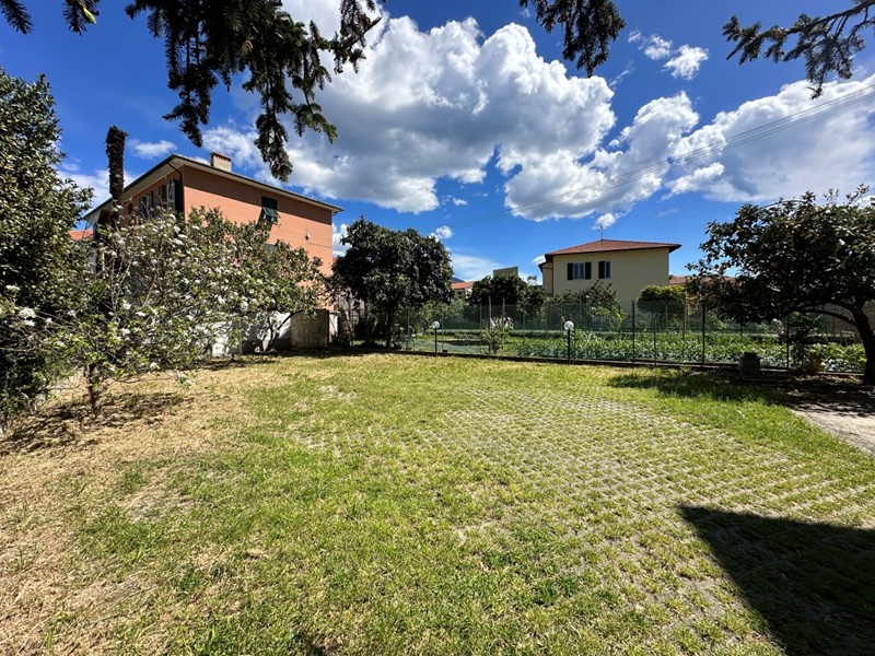 Casa Indipendente in Vendita a Sestri Levante, zona comodo ai servizi, 360'000€, 260 m²