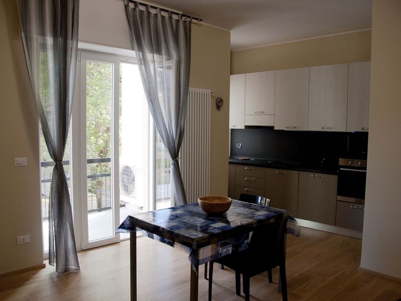 Bilocale in Affitto a Monza, zona san Gerardo, 650&euro;, 55 m², arredato, con Box