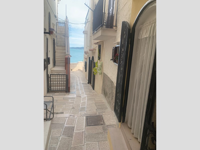 Trilocale in Vendita a Vieste, zona centro storico, 105'000€, 60 m², arredato