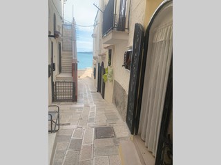Trilocale in Vendita a Vieste, zona centro storico, 105'000€, 60 m², arredato