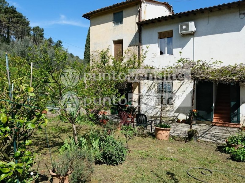 Casa Indipendente in Vendita a Capannori, zona Coselli, 380'000€, 163 m²