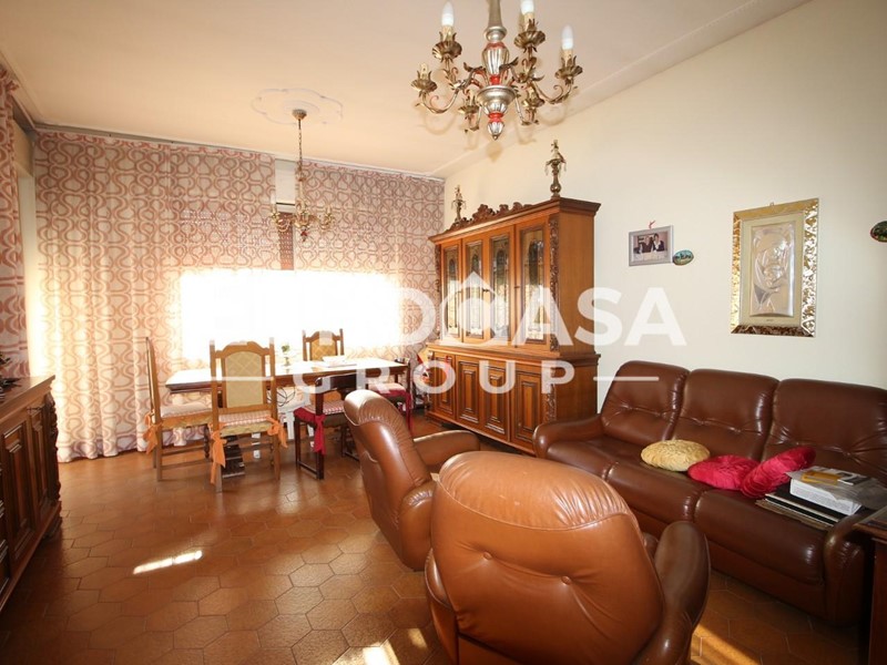Villa bifamiliare in Vendita a Lucca, zona Sant'Anna, 195'000€, 142 m², arredato, con Box
