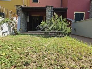 Villetta a schiera in Affitto a Ameglia, zona Fiumaretta, 1'000€, 75 m², arredato