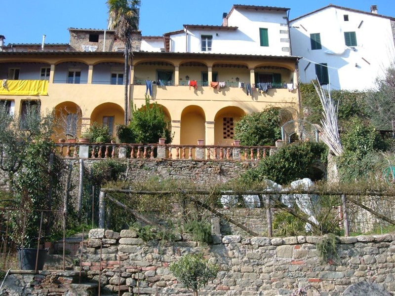 Casa Indipendente in Vendita a Villa Basilica, 250'000€, 480 m²
