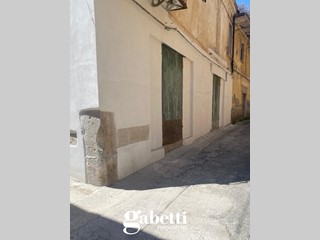 Negozio in Affitto a Bellona, 700€, 76 m²