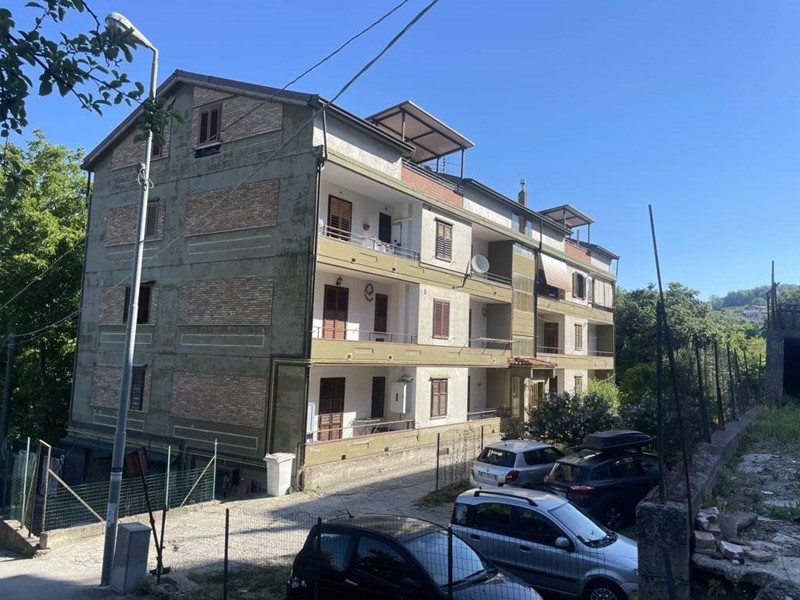 Trilocale in Vendita a San Potito Ultra, 65'000€, 84 m²